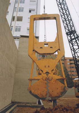 MODEL&CO, fabricante de cucharas mecánicas CML300 para maquinaria de muro pantalla para obras de cimentaciones especiales