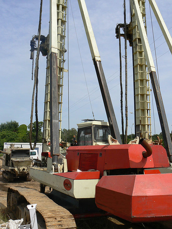 Second hand Llamada P90 TT CFA piling rig equipment. Used engineering foundation equipment worldwide